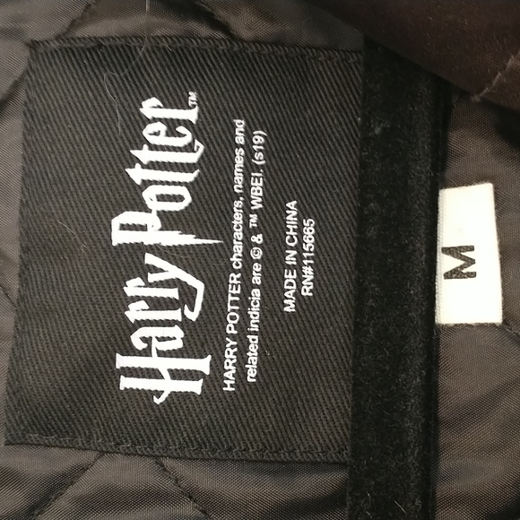 Harry Potter Hufflepuff black hooded bomber jacket - Picture 3 of 8